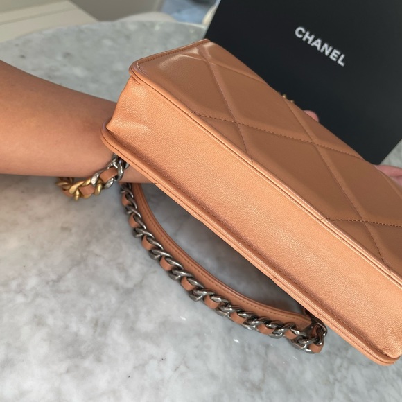 Chanel 19 WOC brown - Picture 5 of 14